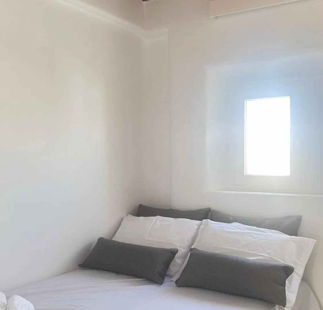 Myconian Unique Villa In Marathi , 130 - 4People ,Shisha Place ,Secured Free Parking, Party Place - Terrace For Dinner & Sunset - Elenas Hospitality - יוון
